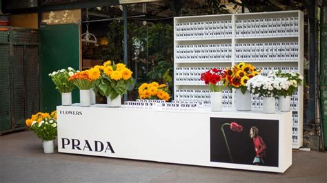 stand prada fiori milano|Prada Milano edicola speciale che vende fiori .